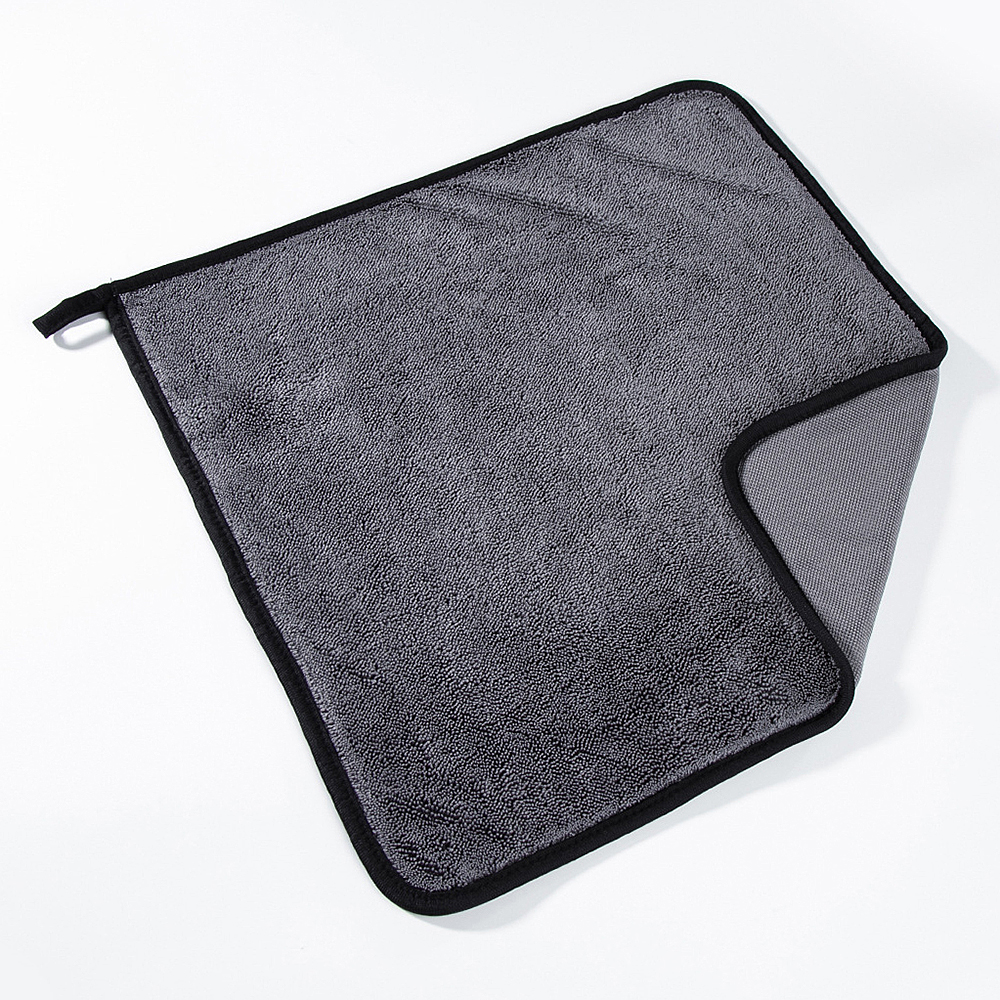 Gris oscuro