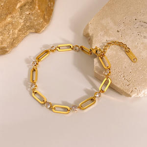 Nouveau bracelet large à fermoir croix géométrique en acier inoxydable plaqué or 18 carats, ajustable, tendance, bijoux à la mode pour femmes - Product Image 2