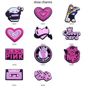 Breloques de chaussures élégantes en PVC inspirées des baies confortables pour les ornements de sabots en PVC souple <span class=keywords><strong>BlackPink</strong></span> - Product Image 1