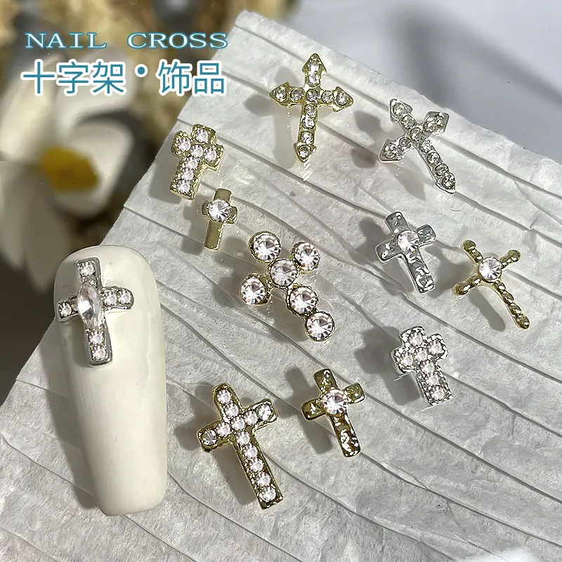 TSZS Luxury Cross Nail Art Charms Mezcla de oro y plata Remache de metal 3D Aleación de metal Joyas de cristal Cross Charms para uñas