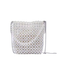 Nouveau sac seau tendance pour femme, en cuir de poisson texturé, orné de perles blanches, style féerique, avec chaîne bandoulière, porté épaule ou à la main, style urbain