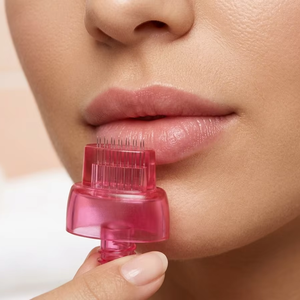 Conpuvon Pro ตลับใส่ลิป12พิน30ก. 0.5มม. สำหรับใช้ในบ้านให้ความชุ่มชื่นแก่ริมฝีปาก - Product Image 1