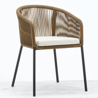 Chaise de jardin en rotin moderne imperméable personnalisée OEM/ODM pour terrasse et restaurant