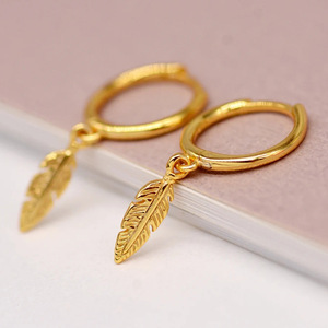 Orecchini a Goccia con Piuma, Design Minimalista alla Moda, Gioielli Eleganti per Donne - Product Image 2