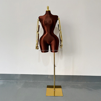 Mannequin Femme Grandes Tailles Courbes, Fessier Volumineux, Poitrine Généreuse, Taille Fine, Style Brésilien (BBL), avec Bras Flexible Doré