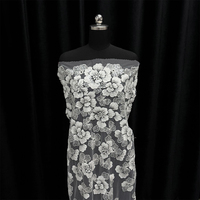 Tissu en dentelle de tulle blanc GCW-QU100226 avec broderie de fleurs florales denses et de sequins pour studio de couture de créateurs