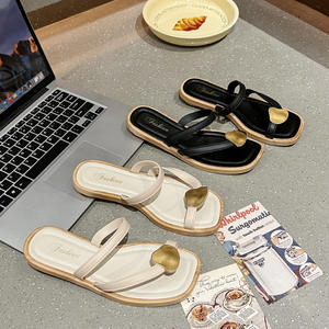 Pantoufles en daim doux haut de gamme, adaptées à une utilisation intérieure et extérieure, confort hivernal, pantoufles en fourrure pour femmes avec fonction antidérapante - Product Image 6