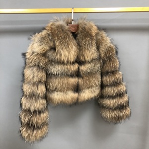 Manteau en fourrure de raton laveur véritable pour <span class=keywords><strong>femme</strong></span>, mode d'hiver, veste en fourrure véritable de luxe, parka en fourrure épaisse et chaude pour <span class=keywords><strong>femme</strong></span> - Product Image 2