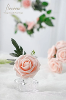 Vente en gros usine : Coffret cadeau de roses artificielles en soie avec tiges, idéal pour la remise des diplômes, la décoration intérieure et les accessoires de photographie