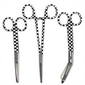 Juego de Tijeras de Enfermería Manuales de 3 Piezas (Pinzas para Arterias de 6 Pulgadas, Tijeras de Enfermería de 5 Pulgadas, Tijeras para Vendajes de 5.5 Pulgadas) - Patrón de Tablero de Ajedrez, Certificación CE - Product Image 1