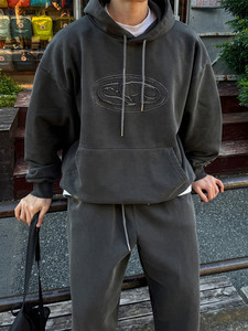 Sweat-shirt à capuche gris foncé délavé et usé sur mesure pour hommes - Product Image 1