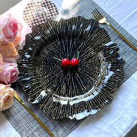 Assiettes de présentation rondes en plastique de 13 pouces avec bord festonné, motif corail marin noir et floral, pour dîner et réception de mariage