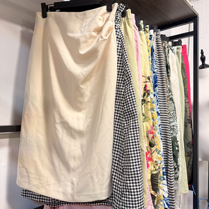 เสื้อผ้ามือสองสไตล์ Y2K เกรด A กระโปรงครึ่งตัวสำหรับผู้หญิงฤดูร้อน เสื้อผ้ามือสองแบบมัดเป็นก้อน สไตล์เกาหลี สวยงาม หลากหลายแบบ กระโปรงลำลอง - Product Image 2