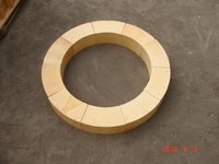 Brique réfractaire pour cuve à acier
