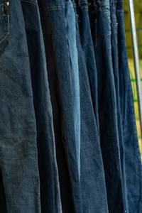 WS02 Jeans d'occasion pour femme, coupe droite, taille haute, effet amincissant, style baggy, noir, couleurs mélangées, 50kg/balle, vente en gros - Product Image 3