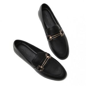 Petites chaussures en cuir pour femmes 2025 automne nouvel article polyvalent un <span class=keywords><strong>pied</strong></span> plat rétro unique <span class=keywords><strong>chaussure</strong></span> grande taille 41-43 - Product Image 5
