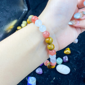 La pulsera DAISY xiaod está hecha de piedra natural de <span class=keywords><strong>calcedonia</strong></span> con vetas de madera, <span class=keywords><strong>que</strong></span> <span class=keywords><strong>es</strong></span> un accesorio de cristal <span class=keywords><strong>que</strong></span> atrae la atención. - Product Image 4