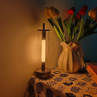 Lampe de table LED moderne, portable, sans fil, rechargeable par USB-C, avec batterie, à intensité variable, commande tactile, lumière chaude 2400K, corps en aluminium