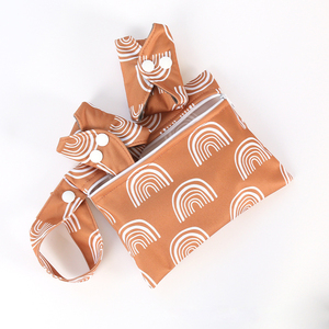 PUL Wasserdichte Nass-Trocken-Windeltasche mit Handschlaufe, Wiederverwendbar, Auslaufsicher, für Reisen und Outdoor, Baby Neugeborenen Nass-Trocken-Windeltasche - Product Image 6