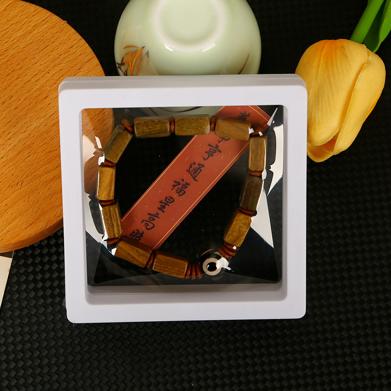 Exquisite boxed green sandalwood bracelet