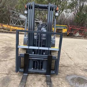 รถยกดีเซลโคมัตสึ FD30 ขนาด 3 ตัน พร้อมเสาสูง 4.5 เมตร สำหรับงานวางซ้อนสินค้าในระดับสูง - Product Image 2