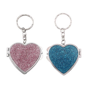Venta caliente Mini espejo de maquillaje multifuncional llavero en forma de corazón brillo bolsa encanto para mujeres adornos de moda - Product Image 1