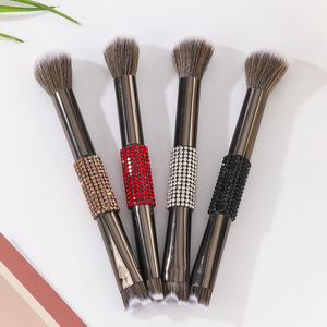 Pinceau double <span class=keywords><strong>tête</strong></span> en U 2-en-1 pour le blush et le contour du nez, idéal pour le contouring, le blending, l'application de crème illuminatrice, de blush, de poudre fixante et de correcteur - Product Image 3