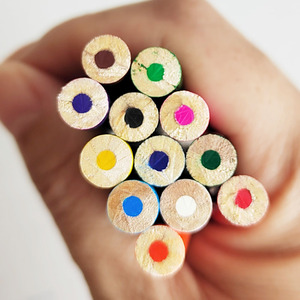 Paquete al por mayor de lápices de colores en caja de madera, con múltiples opciones de colores y cajas de conteo, ideal para reabastecimiento en papelerías. - Product Image 1