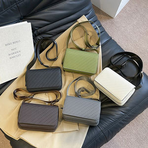 高品质新款男士斜挎包复古风格翻盖邮差信使复古日本小肩包 - Product Image 5