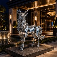 Maßgefertigte Metall-Hirschstatue mit Reflektierender Eleganz und Aufwendig Fließender Mähne, Edelstahl-Skulpturen