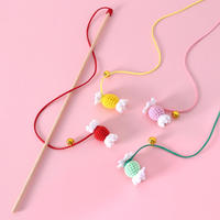 Bâton teaser tricoté en bois interactif pour chat avec bonbons colorés et jouets sonores de cloche pour le mouvement des animaux de compagnie