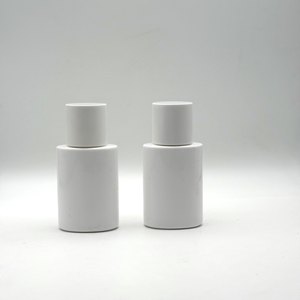 Bouteille ovale personnalisée en HDPE de 30 ml pour crème solaire, fond de teint, crème BB, emballage blanc avec bouchon à vis cylindrique - Product Image 4