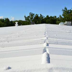 Revêtement de <span class=keywords><strong>toiture</strong></span> en polymère blanc réfléchissant résistant aux UV, haute durabilité, imperméabilisation et isolation <span class=keywords><strong>thermique</strong></span> pour les toitures modernes - Product Image 4