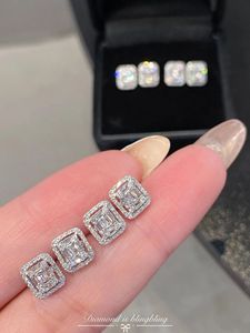 ต่างหูเพชรแท้ทรงสี่เหลี่ยมผืนผ้า ดีไซน์รัศมี ประดับเพชรธรรมชาติ 0.36 กะรัต รุ่น Xinfly 18K สำหรับผู้หญิง - Product Image 4