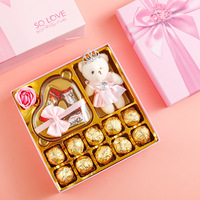 Boîte d'emballage en papier kraft personnalisée pour les fiançailles en amour friandises à la fraise chocolat doux gaufré avec crème pour le visage
