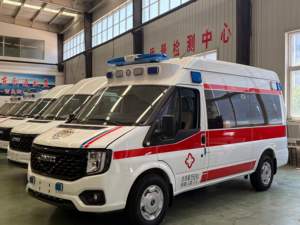 Ambulance de transport à haute puissance, à transmission manuelle, à toit moyen-haut, à essieu court, neuve, diesel, pour les secours médicaux d'urgence - Product Image 2