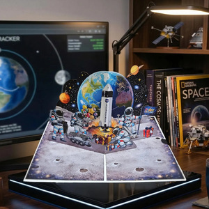 Carte de vœux en papier 3D personnalisée avec astronaute - Thème spatial fantastique - Carte cadeau d'anniversaire pour enfants (12,7 x 17,8 cm) - Product Image 2