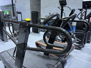 <span class=keywords><strong>Tapis</strong></span> roulant manuel incurvé, équipement <span class=keywords><strong>de</strong></span> salle <span class=keywords><strong>de</strong></span> sport commercial, avec <span class=keywords><strong>tapis</strong></span> roulant manuel auto-alimenté incurvé CT-<span class=keywords><strong>100</strong></span> - Product Image 6