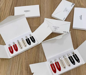 Barrettes à cheveux en acétate faites à la main avec logo personnalisé, colorées et sans plis, accessoire de maquillage parfait pour les fêtes - Product Image 1