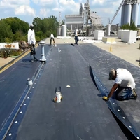 Rouleaux de toiture en caoutchouc EPDM modernes, membrane imperméable flexible anti-âge, surface lisse, résistante aux UV, écologique, pour extérieur