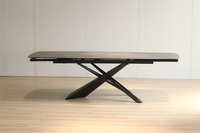 Table à manger personnalisée moderne et luxueuse en métal extensible et pliable 4 places en verre trempé pieds pour hôtel appartement salle à manger
