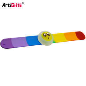Pulsera de silicona de encargo barato emoji silicona bofetada Led pulsera - Product Image 5