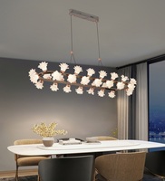 Luminaire suspendu en forme de fleur en cristal, style ambiance romantique, idéal pour les chambres et les salles à manger.