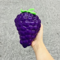 Jumbo 19x14cm Paarse Druif Squishy Fidget Toy Langzaam Stijgend Realistisch Fruit Zacht Sensorisch Stress Squeeze Cadeau