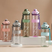 Bouteille d'eau potable directe de sports de couleur différente avec le loquet et la corde