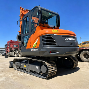 Excavadora de cadenas DEVELON DX60E de 6 toneladas con cucharón de 0.21m3 para construcción de carreteras, excavación de zanjas y trabajos en terrenos. - Product Image 1