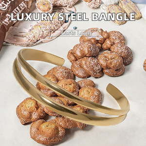 กำไลข้อมือสแตนเลสชุบทองคุณภาพสูงสไตล์ยุโรปอเมริกัน ประดับเพชรซิร์คอน ไม่ลอก สีไม่ซีด สไตล์เรียบง่าย มินิมอล เปิดได้ ใช้เป็นเครื่องประดับแฟชั่น - Product Image 2