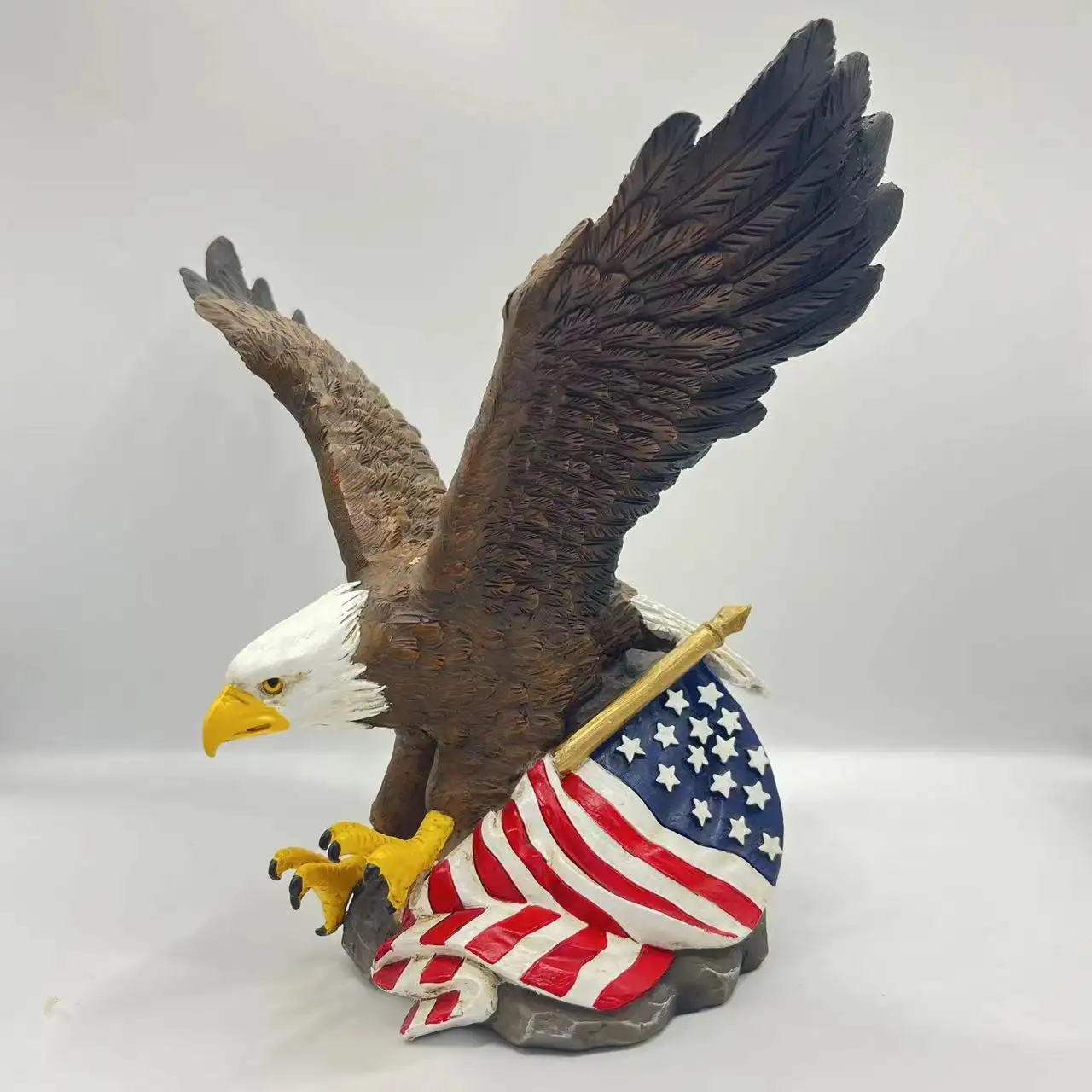 Customized resin American flag eagle decoration desktop decoration