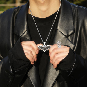 Nuova Collana Creativa Personalizzata da Uomo in Stile Hip Hop Rap, Catena Placcata Oro con Ciondolo a Forma di Pipistrello in Stile Gotico Scuro con Diamanti - Product Image 5