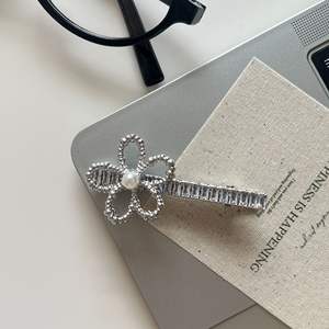 กิ๊บติดผมคริสตัลสีชมพูหรูหรา ประดับมุกหวาน ดอกไม้สไตล์วินเทจ ประดับเพชร - Product Image 4